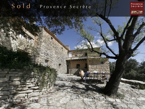 Real estate Gordes, sheepfold for sale in Luberon in the garrigue